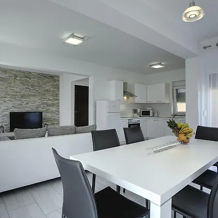 House With A Swimming Pool Liznjan, Medulin - 22781 Holiday home *